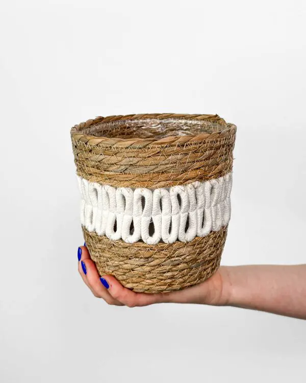Košík s bílými vlnkami (L) - 15 cm