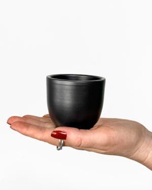 Zaoblený černý květináč (XS) - 6 cm