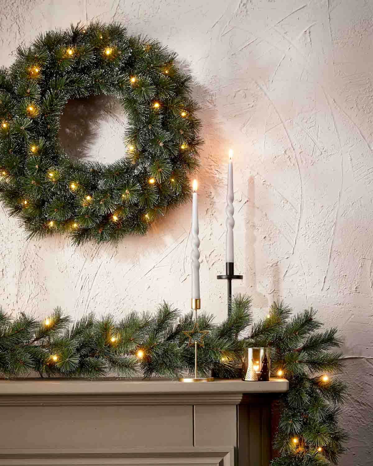 Umělý vánoční věnec s LED světly